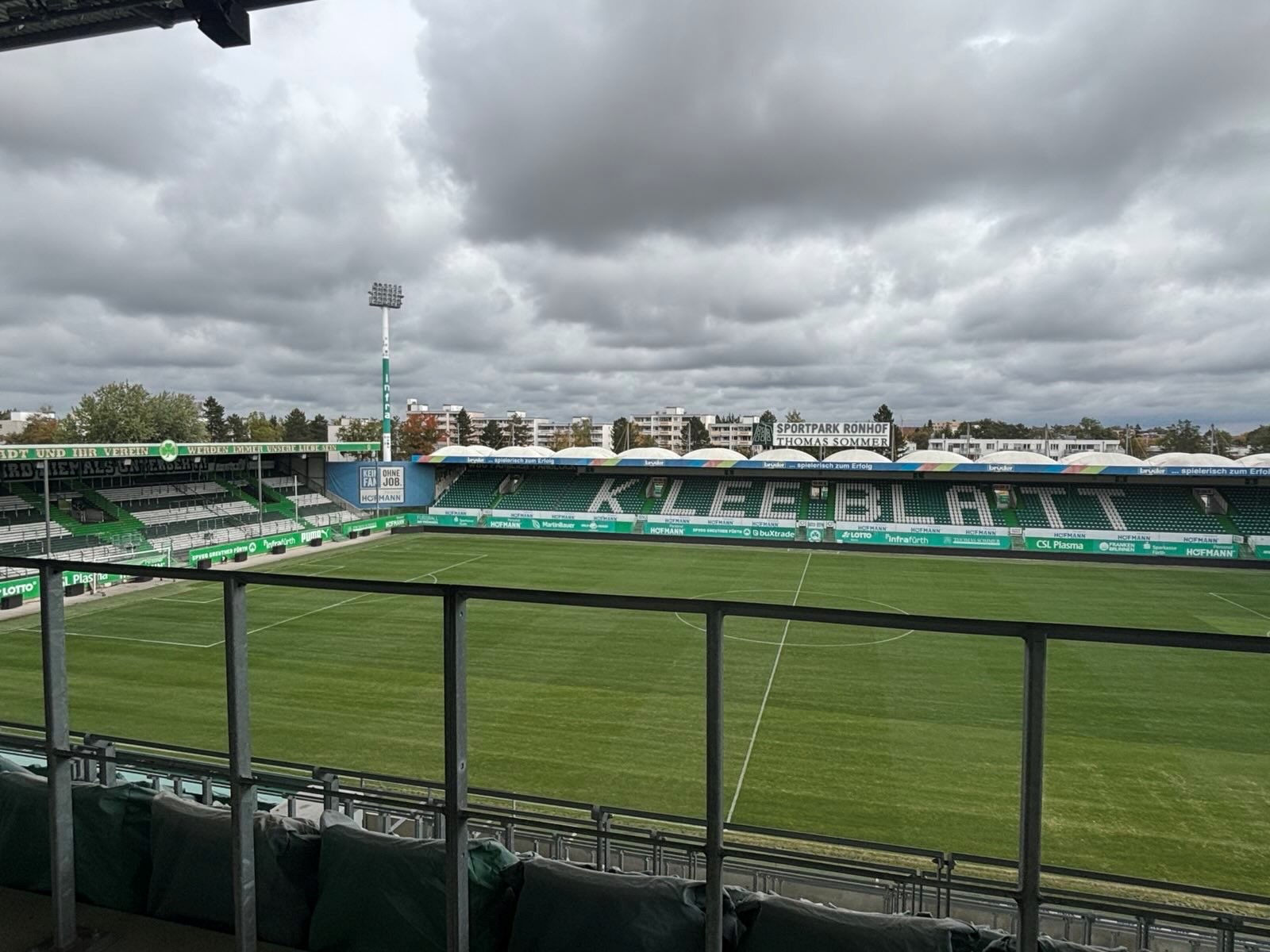 06Azubinammidooch 2025 Blick ins leere Stadion der Spielvereinigung